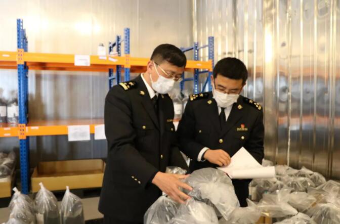 <a href='http://www.ccswkj.com.cn' title='危險(xiǎn)品運(yùn)輸' >危險(xiǎn)品運(yùn)輸</a>
